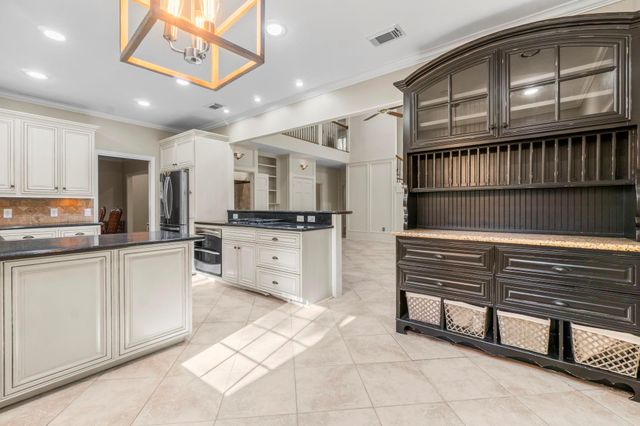 4 Maystar Court, The Woodlands, TX 77380