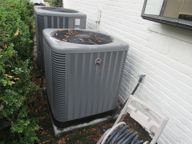 4 Maystar Court, The Woodlands, TX 77380