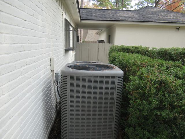 4 Maystar Court, The Woodlands, TX 77380