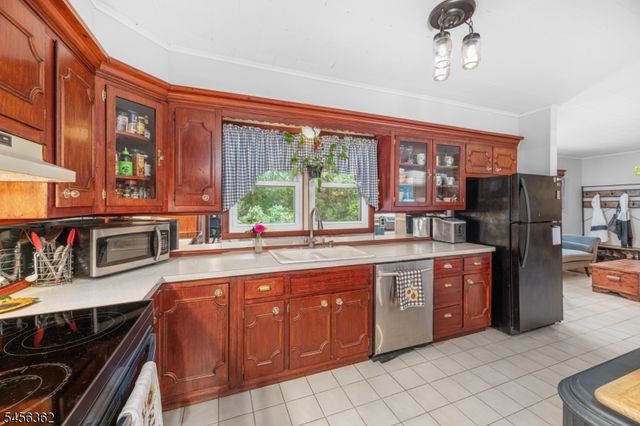 84 Lake Wallkill Rd, Vernon Twp., NJ 07461