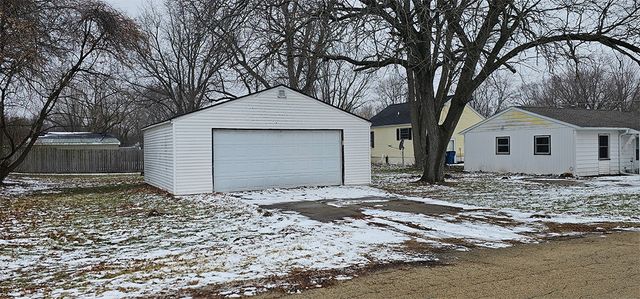 1702 W 9th Street, Dixon, IL 61021