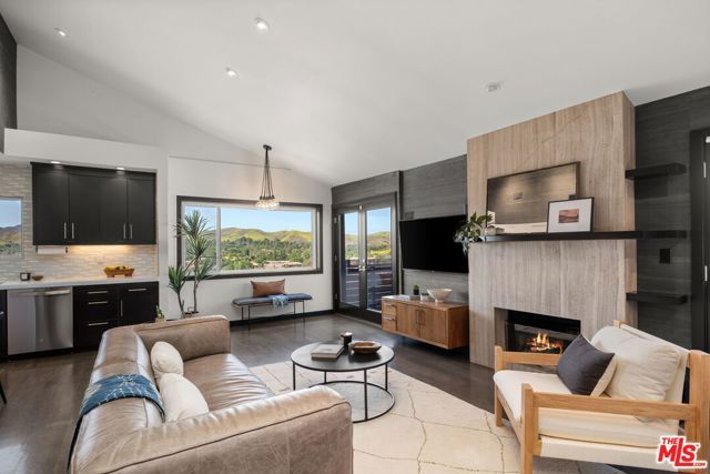 28207 Laura La Plante Drive, Agoura Hills, CA 91301