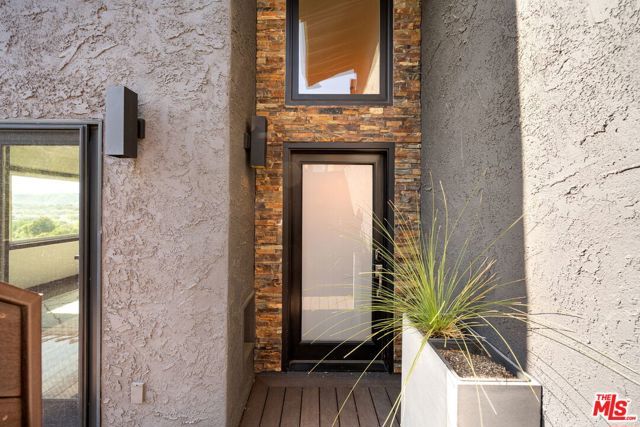 28207 Laura La Plante Drive, Agoura Hills, CA 91301
