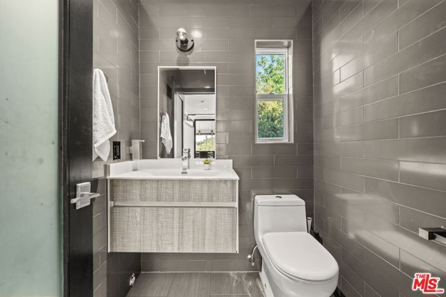 28207 Laura La Plante Drive, Agoura Hills, CA 91301