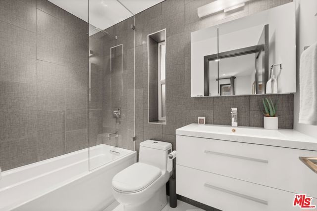 28207 Laura La Plante Drive, Agoura Hills, CA 91301