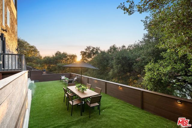 28207 Laura La Plante Drive, Agoura Hills, CA 91301