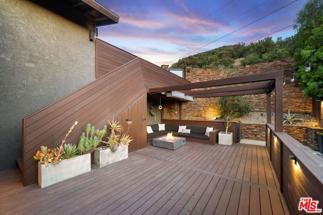 28207 Laura La Plante Drive, Agoura Hills, CA 91301