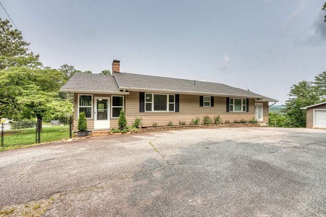 497 Hidden Lake Road, Blairsville, GA 30512