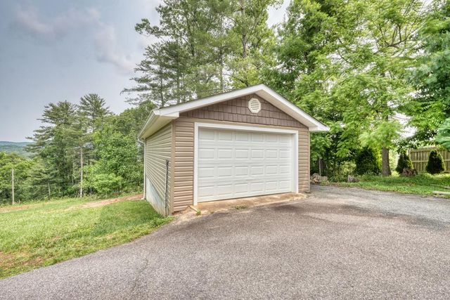 497 Hidden Lake Road, Blairsville, GA 30512
