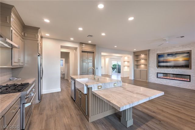 4740 Riva De Romanza Street, Las Vegas, NV 89135