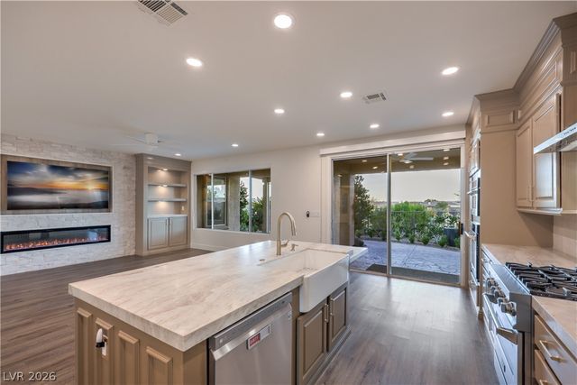 4740 Riva De Romanza Street, Las Vegas, NV 89135