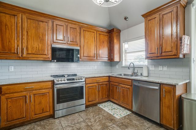 1325 Sierra Blanca Drive, Fort Worth, TX 76028