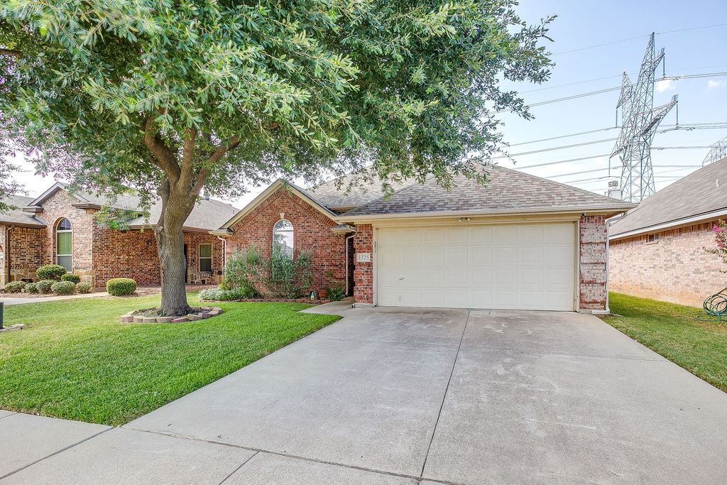 1325 Sierra Blanca Drive, Fort Worth, TX 76028
