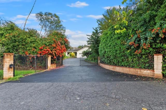 2362 Lone Oak Lane, Vista, CA 92084