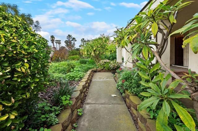 2362 Lone Oak Lane, Vista, CA 92084