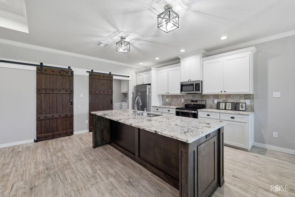 Image 13 of property listing at 4041 Caroline Lane, San Angelo, TX 76904