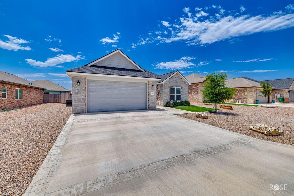 Image 4 of property listing at 4041 Caroline Lane, San Angelo, TX 76904