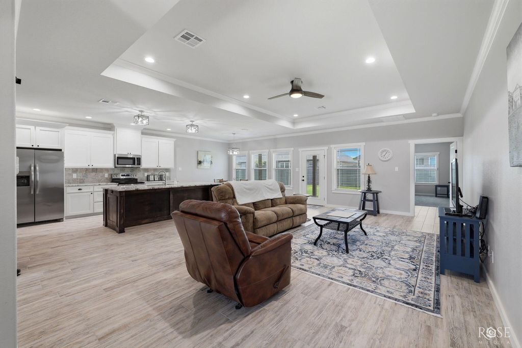 Image 8 of property listing at 4041 Caroline Lane, San Angelo, TX 76904