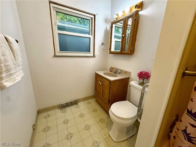 386 Fulmer Avenue, Akron, OH 44312
