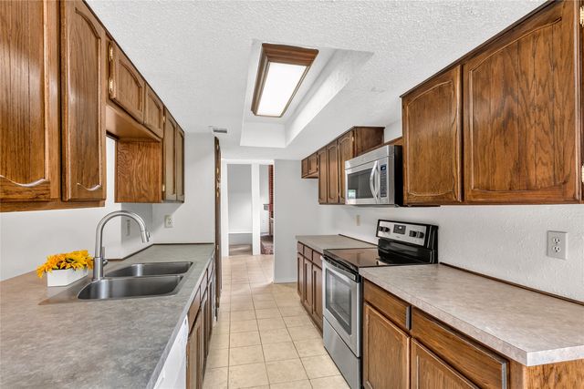 3302 Ivanhoe Lane, Garland, TX 75044