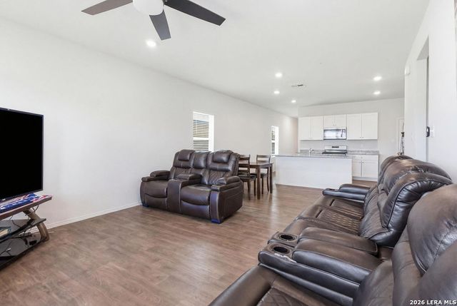 133 Legendary Trail, Floresville, TX 78114