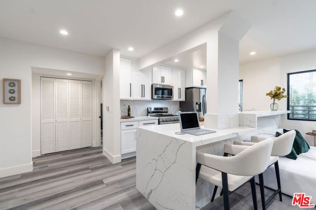 1262 N Sweetzer Avenue 104, West Hollywood, CA 90069