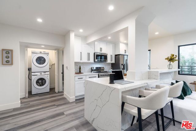 1262 N Sweetzer Avenue 104, West Hollywood, CA 90069