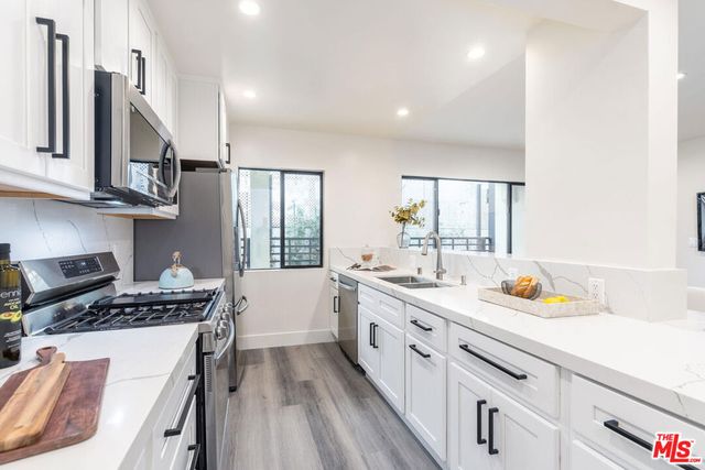 1262 N Sweetzer Avenue 104, West Hollywood, CA 90069