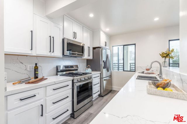 1262 N Sweetzer Avenue 104, West Hollywood, CA 90069