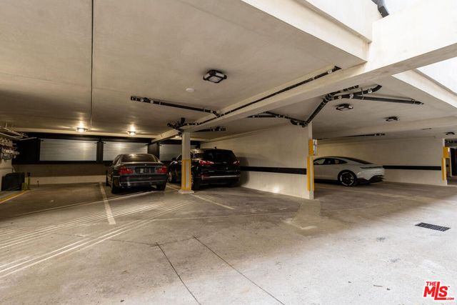 1262 N Sweetzer Avenue 104, West Hollywood, CA 90069