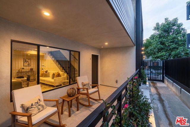 1262 N Sweetzer Avenue 104, West Hollywood, CA 90069