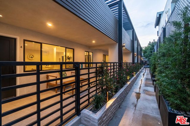 1262 N Sweetzer Avenue 104, West Hollywood, CA 90069