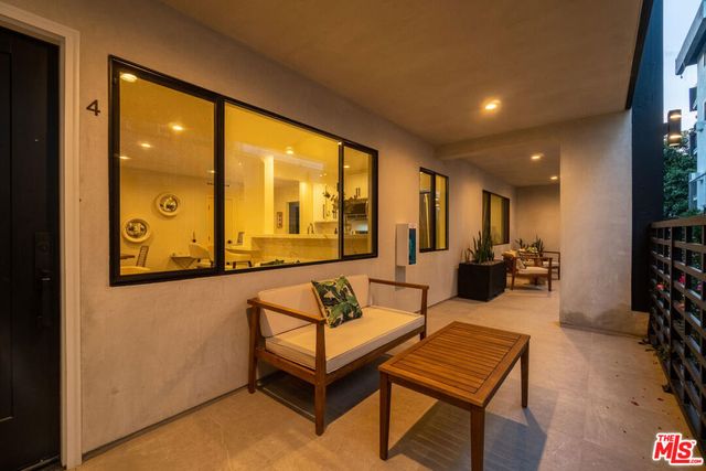 1262 N Sweetzer Avenue 104, West Hollywood, CA 90069