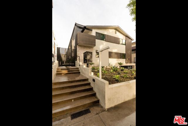 1262 N Sweetzer Avenue 104, West Hollywood, CA 90069