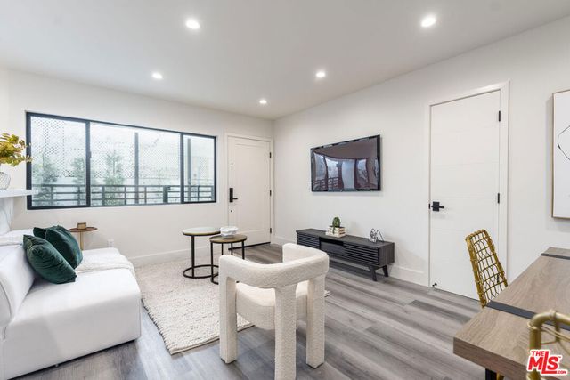 1262 N Sweetzer Avenue 104, West Hollywood, CA 90069