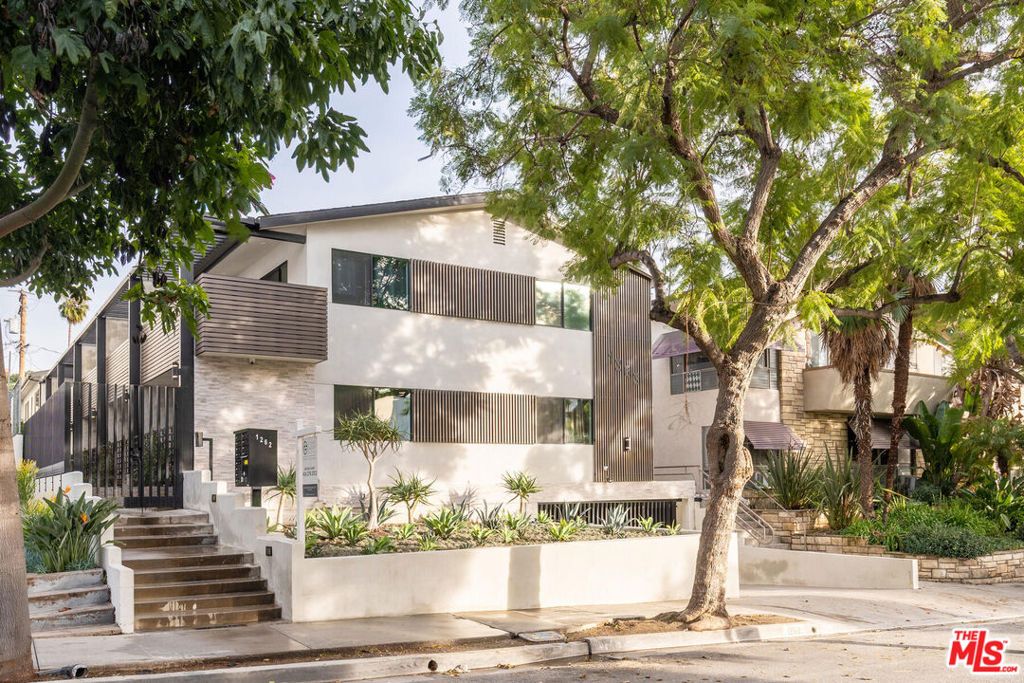 1262 N Sweetzer Avenue 104, West Hollywood, CA 90069