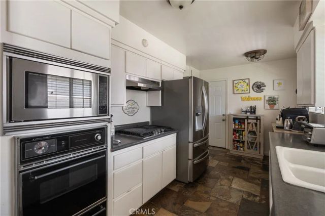 934 Lorna, Corona, CA 92882