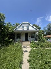 4726 W Eggert PLACE, Milwaukee, WI 53218