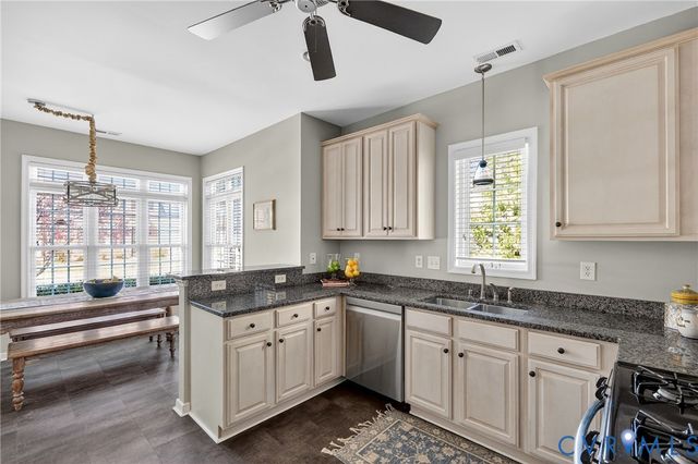 5201 Creek Heights Dr, Midlothian, VA 23112