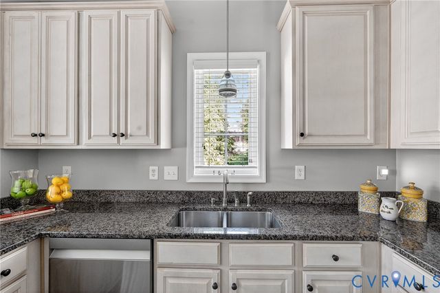 5201 Creek Heights Dr, Midlothian, VA 23112