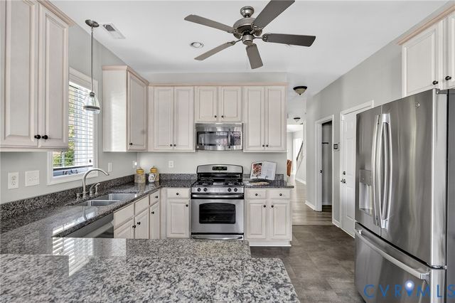 5201 Creek Heights Dr, Midlothian, VA 23112