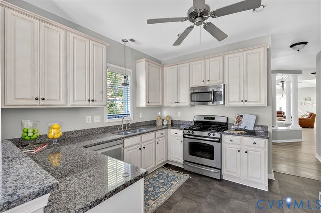 5201 Creek Heights Dr, Midlothian, VA 23112