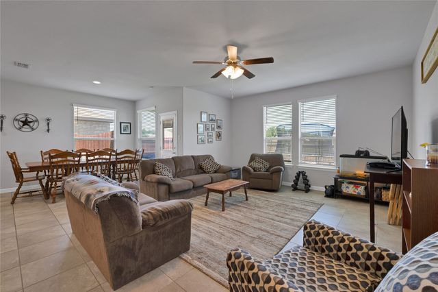 1099 Admiral Drive, Azle, TX 76020