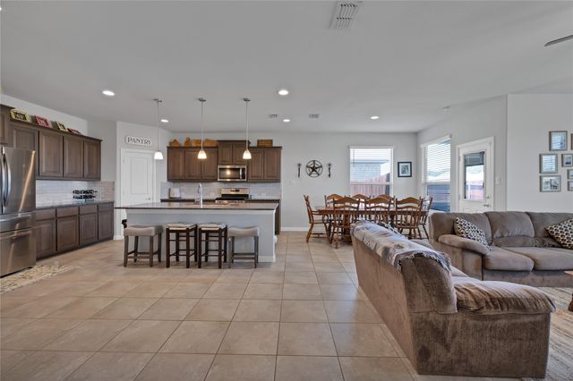 1099 Admiral Drive, Azle, TX 76020