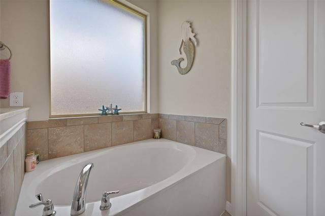 1099 Admiral Drive, Azle, TX 76020