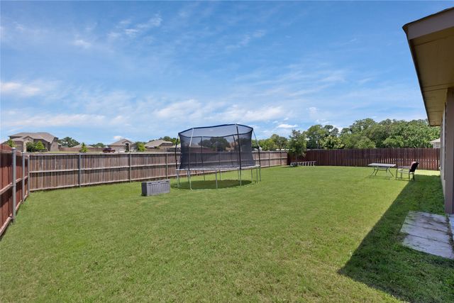 1099 Admiral Drive, Azle, TX 76020