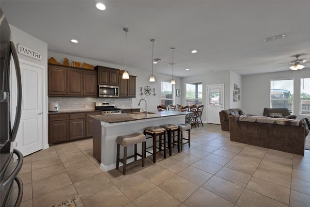 1099 Admiral Drive, Azle, TX 76020