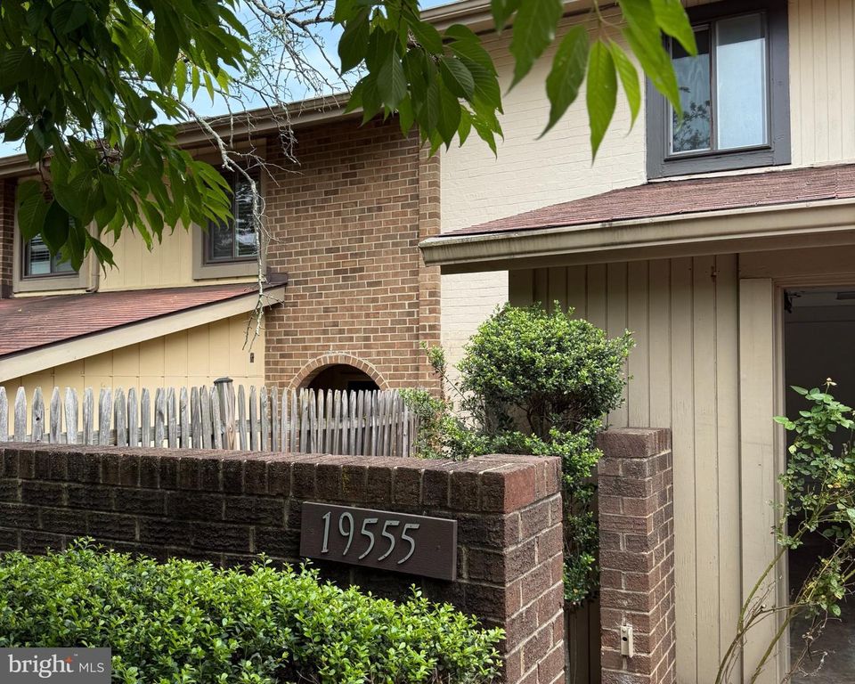 Image 1 of property listing at 19555 BRASSIE PL #9, Montgomery Village, MD 20886
