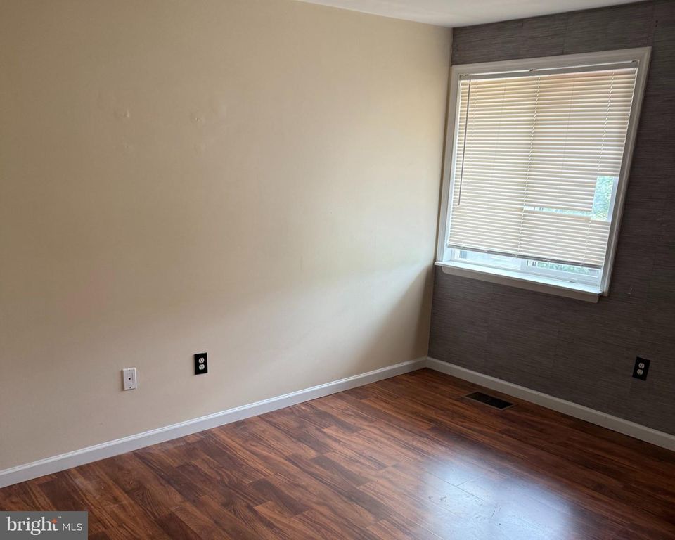 Image 2 of property listing at 19555 BRASSIE PL #9, Montgomery Village, MD 20886