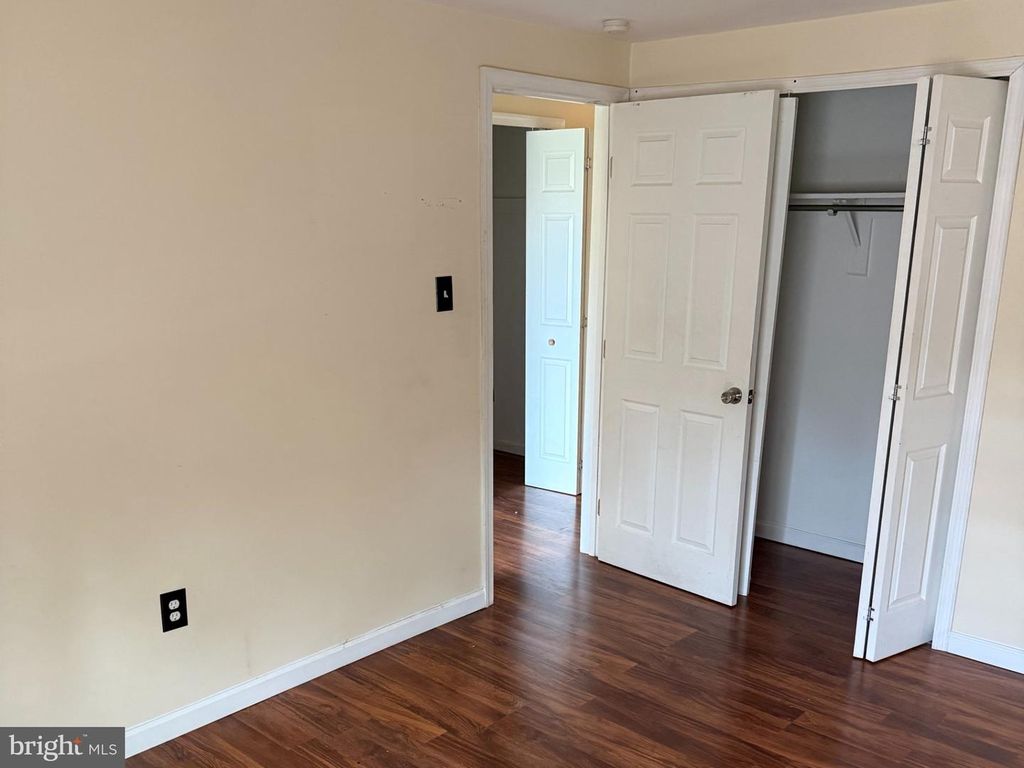 Image 3 of property listing at 19555 BRASSIE PL #9, Montgomery Village, MD 20886